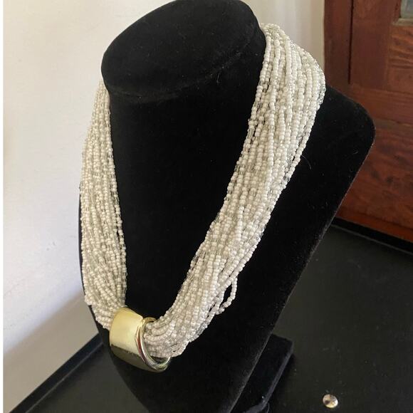 Vintage White Seed Bead Torsade Necklace Gold Tone Statement Pendant 80s 90s - Picture 8 of 16